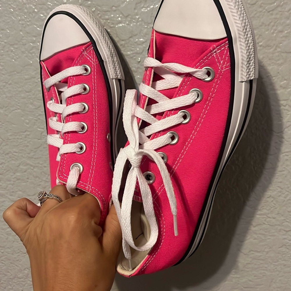 New pink converse